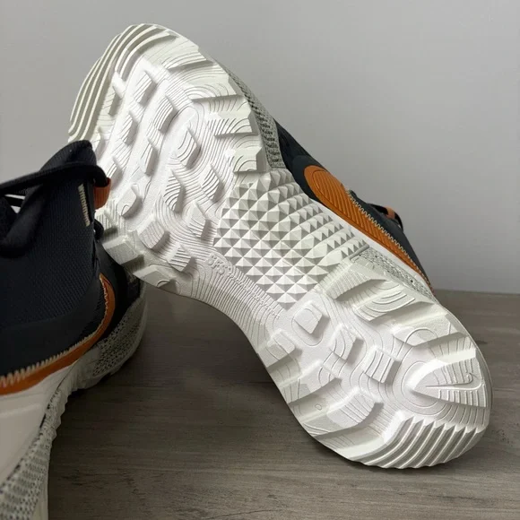 NIKE React SFB Men display picture 1